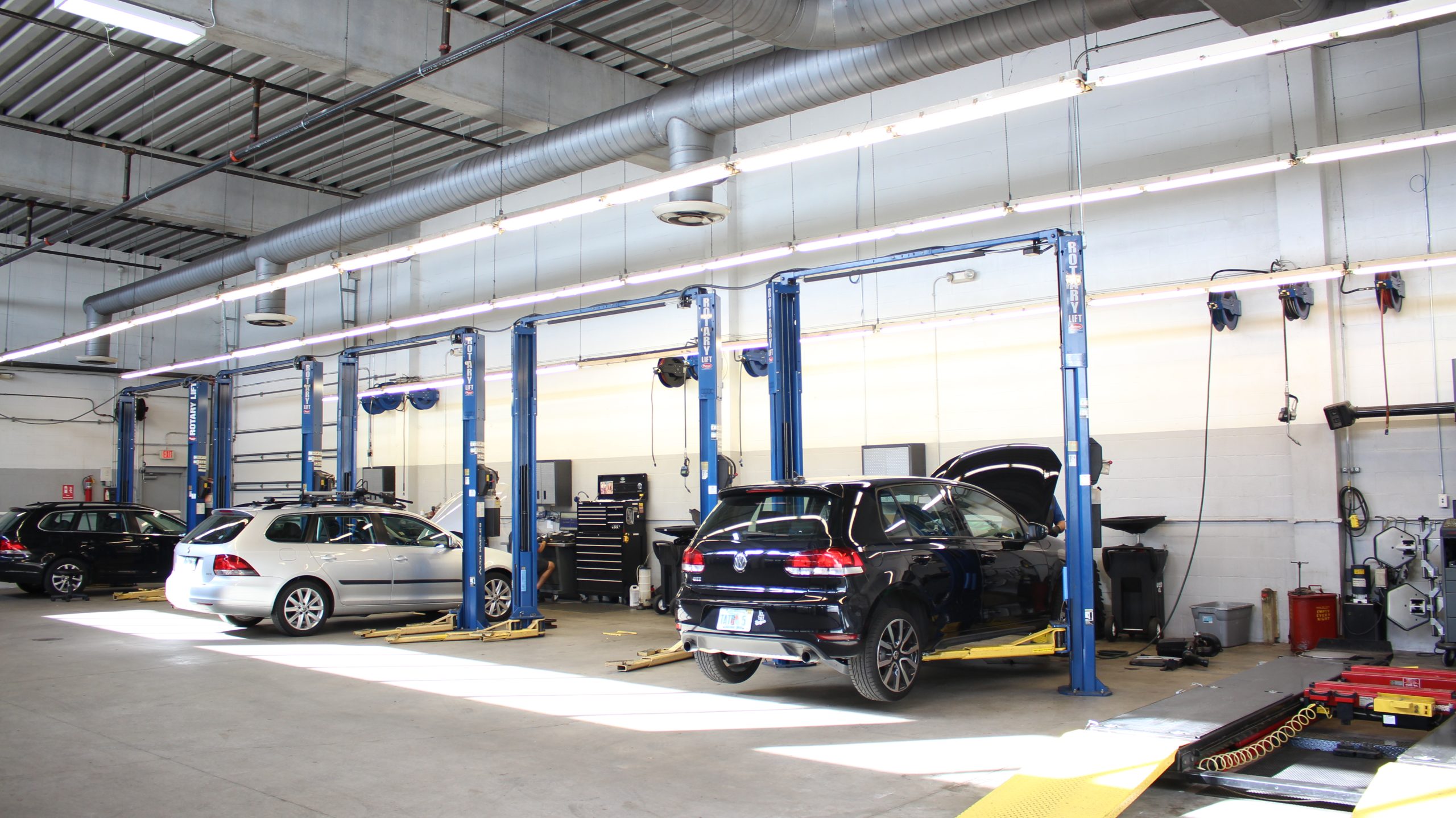 Volkswagen of Naples Service Bay